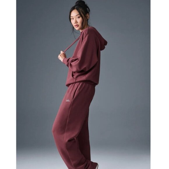 Alo Accolade Straight Leg Sweatpant NWT Burgundy Truffle - Picture 4 of 5